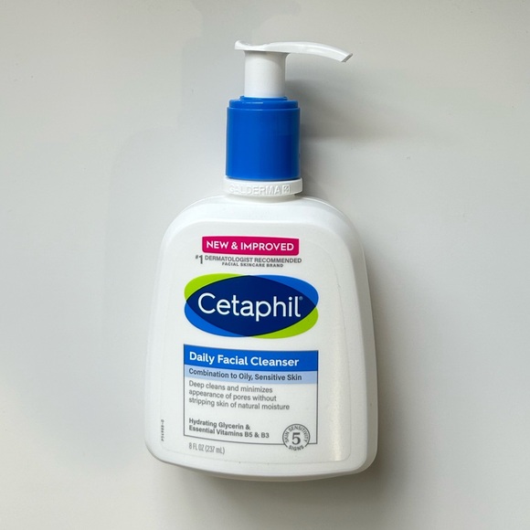 NWT Cetaphil Daily Facial Cleanser Combination to Oily, Sensitive Skin 8 fl oz - Picture 1 of 3